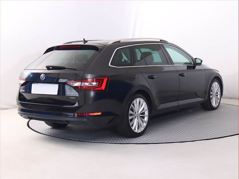 Škoda Superb (2015) 2.0 TDI 4x4, 4X4, Automat - fotka 5 z 21