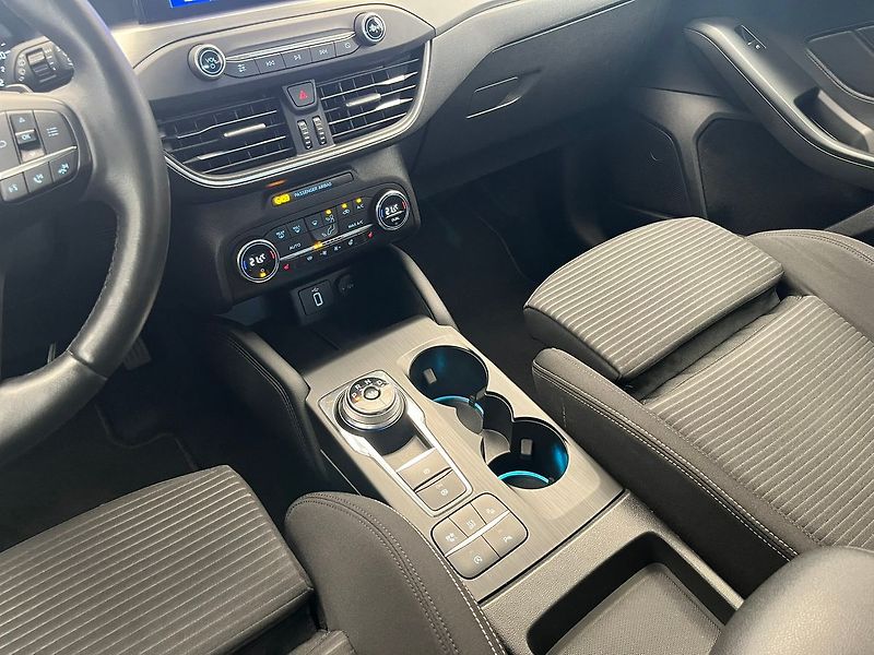 Ford Focus 2.0 EB Titanium LED - fotka 25 z 66