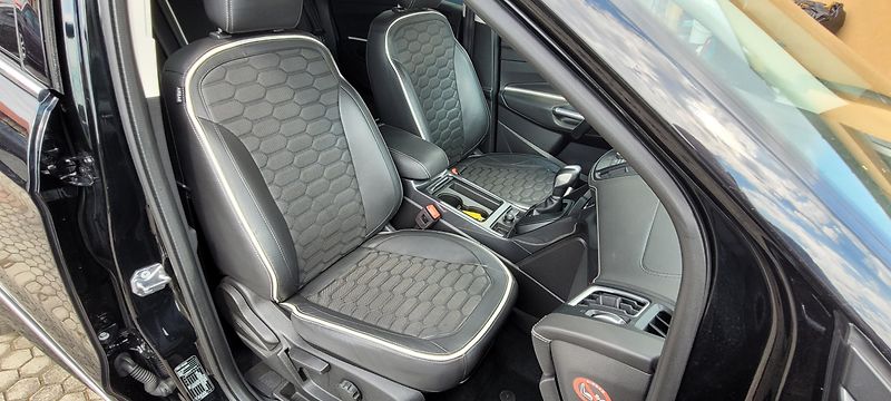 Ford Kuga (2017) 2,0TDCi 132kW DSG 4×4 Vignale  - fotka 17 z 52