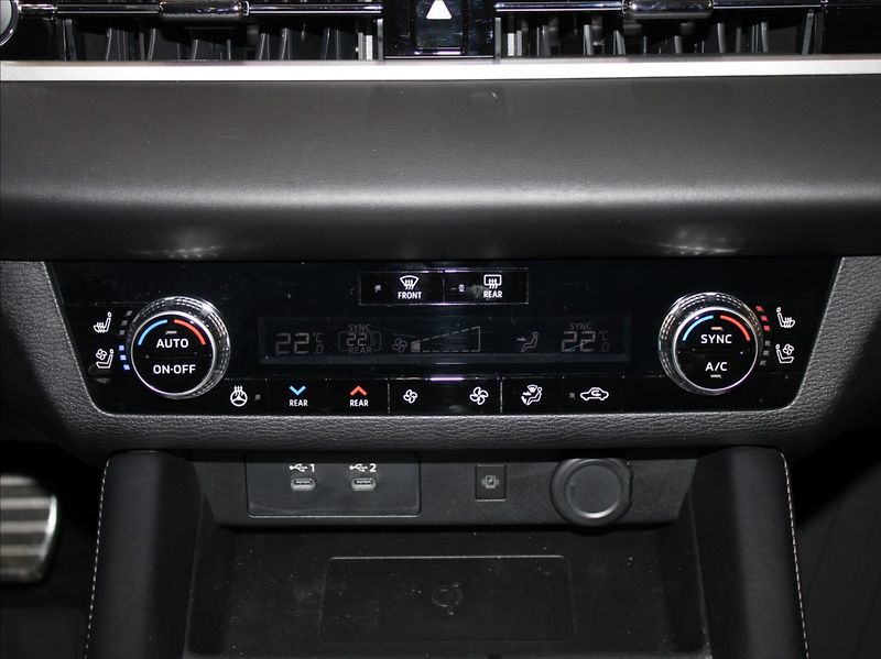 Mitsubishi Outlander 2,4 PHEV AWD Instyle TAŽNÉ - fotka 15 z 30