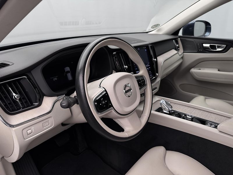 Volvo XC60 B4 AWD BRIGHT PLUS CZ 1.maj - fotka 25 z 45