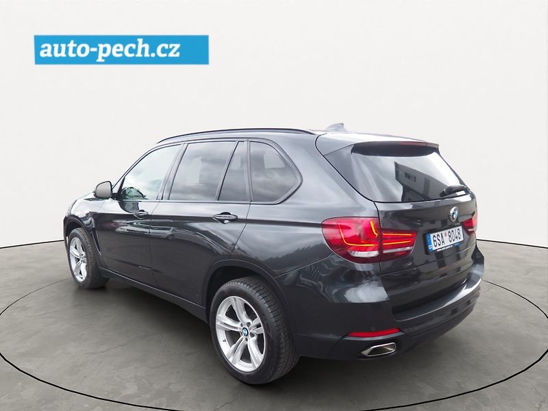 BMW X5 (2017) 3.0d xDrive, 4x4, Pano - fotka 2 z 43