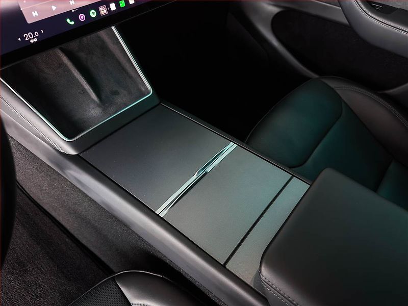 Tesla Model Y (2025) Long Range AWD 79kWh - fotka 18 z 26