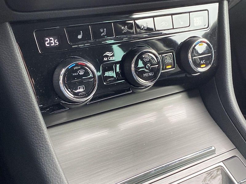 Škoda Superb (2021) 2.0 TDI DSG Style - fotka 18 z 39