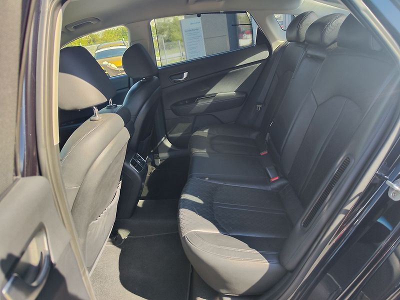 Kia Optima 2.0 GDI/151kW Premium PHEV DCT - fotka 14 z 43