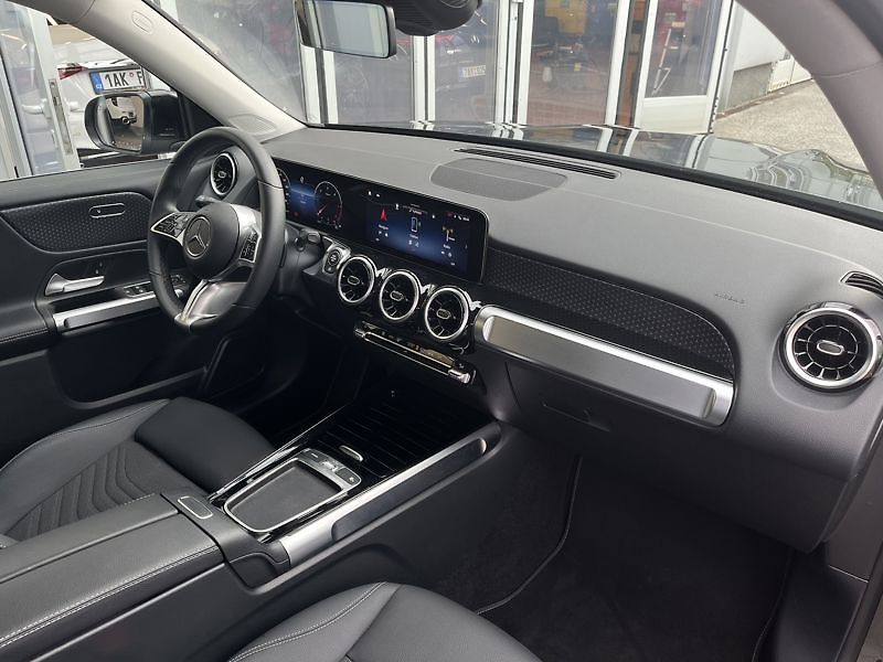 Mercedes-Benz GLB 200 d 4MATIC - fotka 15 z 18
