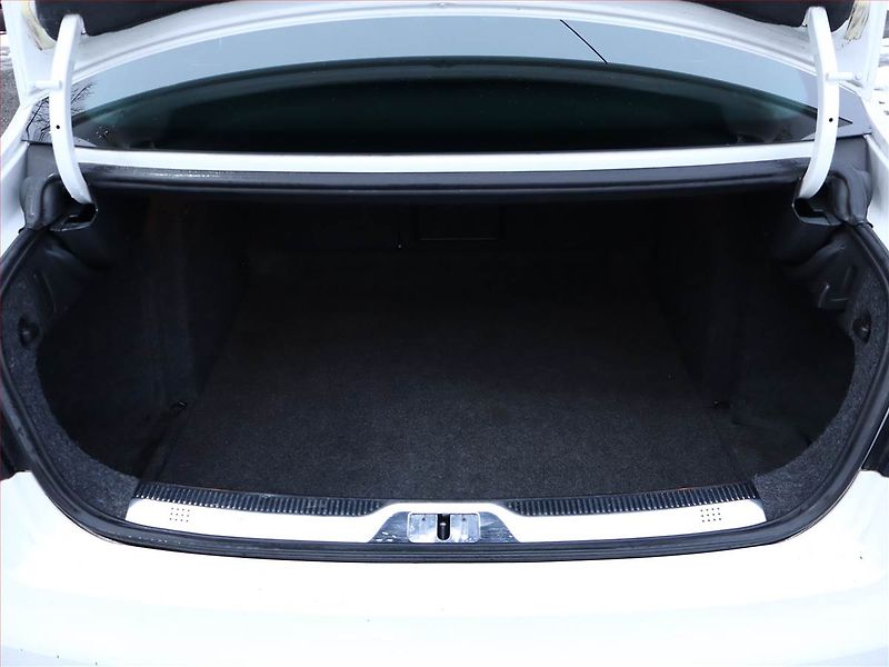 Škoda Superb (2014) 1.4 TSI, ČR,1.maj, Xenony - fotka 15 z 15