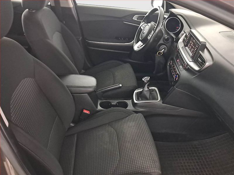 Kia Ceed (2019) 1.4 CVVT, Serv.kniha, Tempomat - fotka 9 z 17