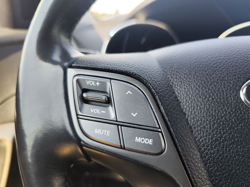 Hyundai Grand Santa Fe 2.2 CRDi/147kW Luxury AT 4x4 - fotka 29 z 43