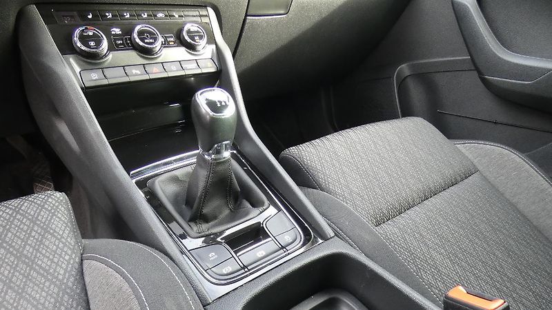Škoda Karoq 2.0 TDI Style - fotka 6 z 22