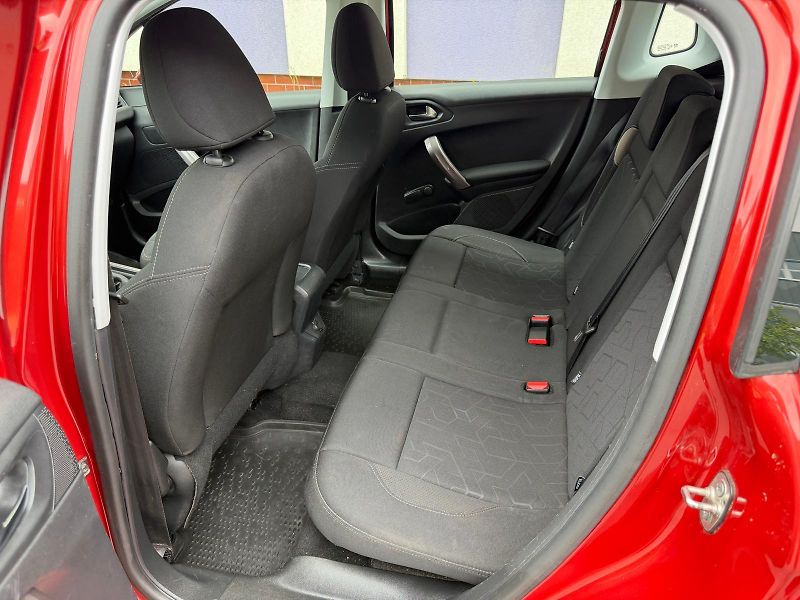 Peugeot 2008 1,2 PureTech / servis.kn./  - fotka 12 z 22
