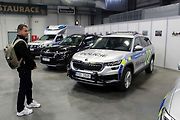 V pátek začal na lyském výstavišti víkend provoněný benzinem.