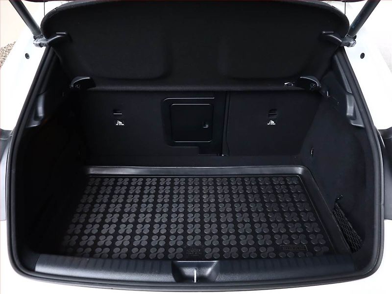 Mercedes-Benz GLA (2018) 220 4MATIC, 4X4, Automat - fotka 12 z 22