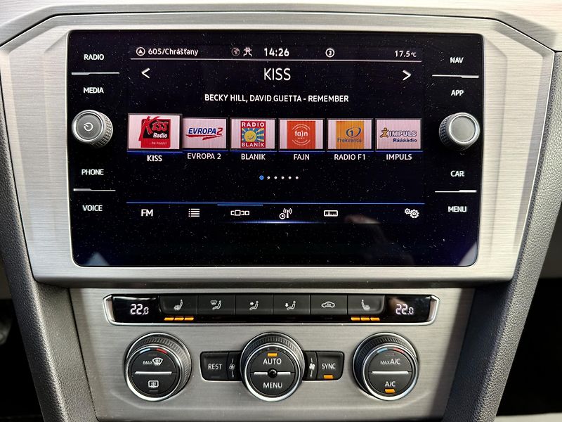 Volkswagen Passat Variant 2,0TDI R-Line Design - fotka 29 z 43