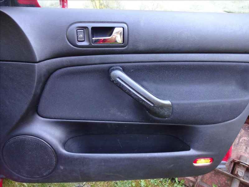 Volkswagen Golf IV 1,6i 77kW - fotka 36 z 44