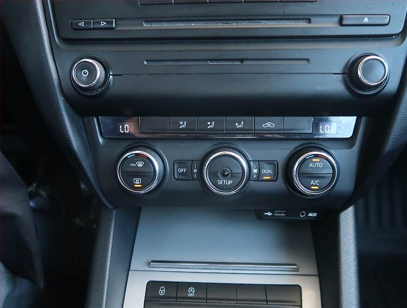 Škoda Octavia (2014) Ambition 1.6 TDI, Tempomat - fotka 15 z 18