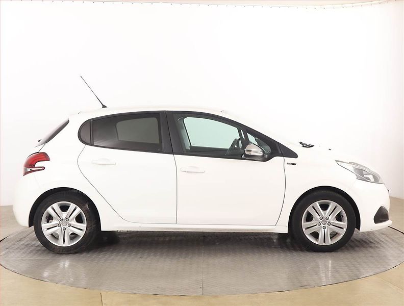 Peugeot 208 (2016) 1.2 PureTech, Serv.kniha - fotka 6 z 15