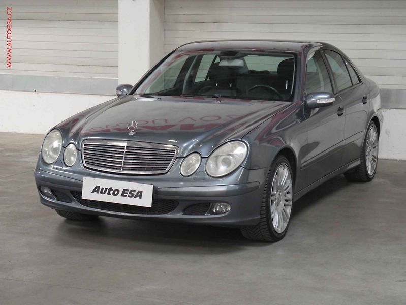 Mercedes-Benz Třídy E (2006) 3.0 Cdi 4Mat, AT, xenon, kůže - fotka 3 z 21