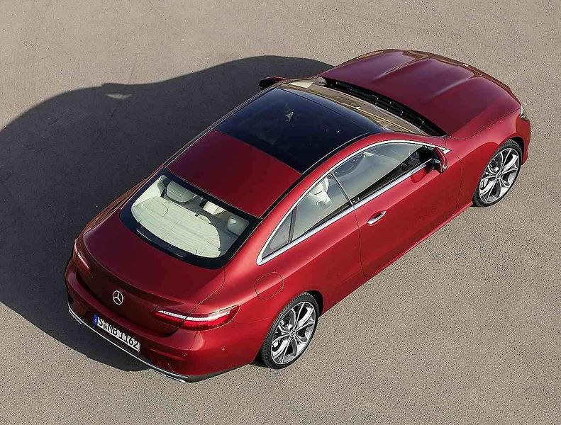 Mercedes-Benz třídy E Coupé.