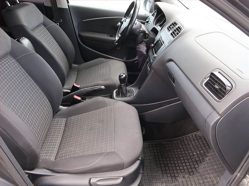 Volkswagen Polo (2015) Comfortline 1.2 TSI - fotka 9 z 15