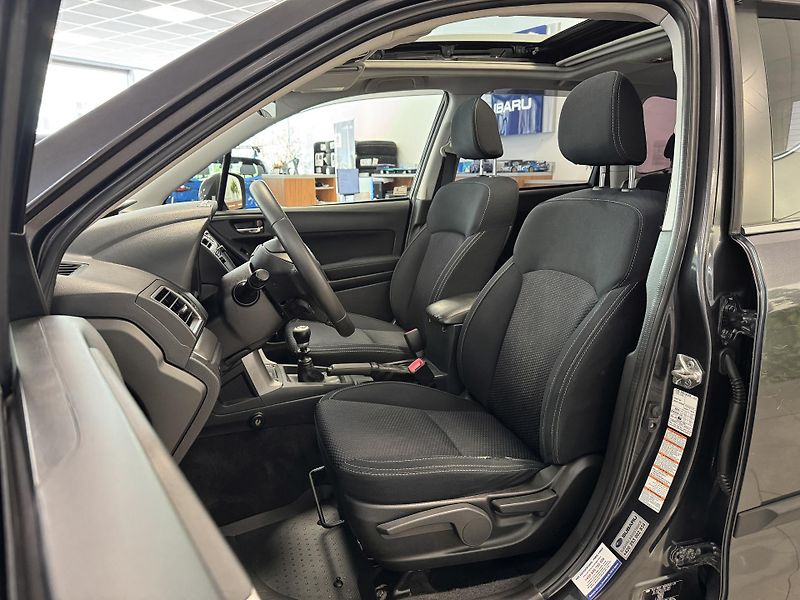 Subaru Forester 2.0D Comfort, 6MT, CZ, 1. maj. - fotka 13 z 47