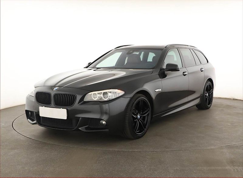 BMW Řada 5 (2012) 530d xDrive, 4X4, Automat - fotka 2 z 20