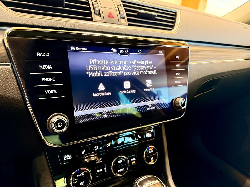 Škoda Superb 2.0 TDi 110 Kw DSG Style Plus - fotka 10 z 28