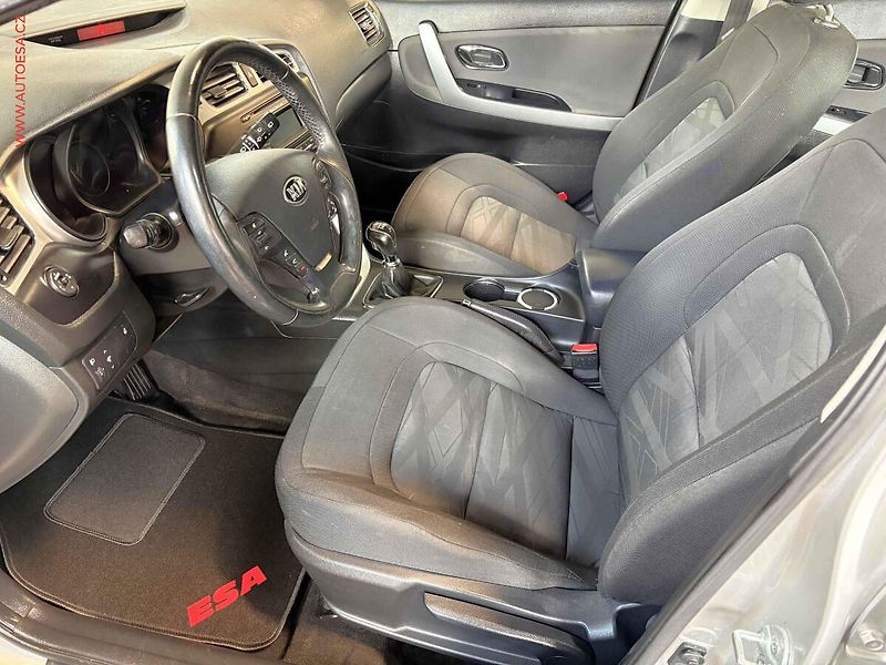 Kia Ceed (2013) 1.4 i - fotka 9 z 14