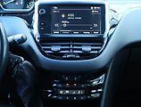 Peugeot 2008 (2018) 1.2 PureTech, Automat - náhled 12