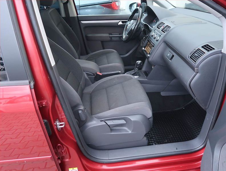 Volkswagen Touran (2013) Comfortline 2.0 TDI, Automat - fotka 9 z 15