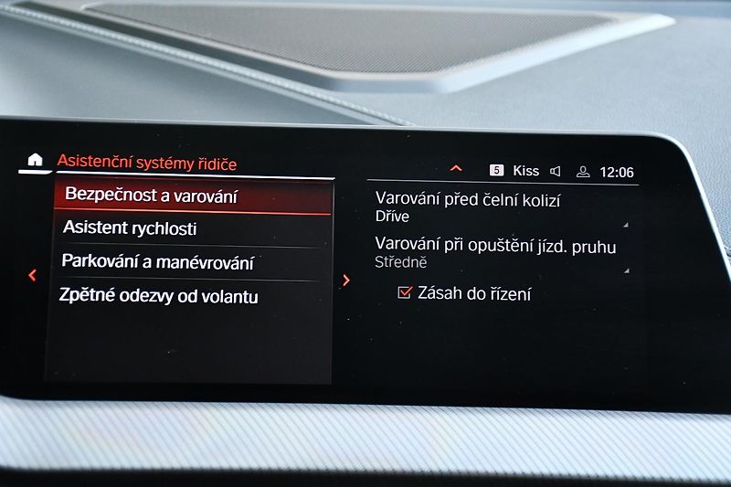 BMW Řada 2 218d TAŽNÉ HUD ČR 1M - fotka 30 z 41