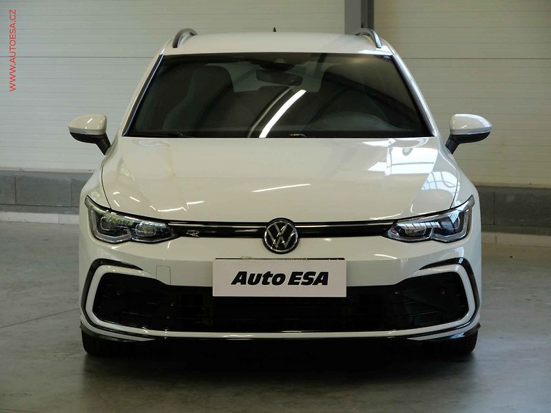 Volkswagen Golf (2021) 1.5TSI, 2.maj,ČR, R-Line - fotka 2 z 21