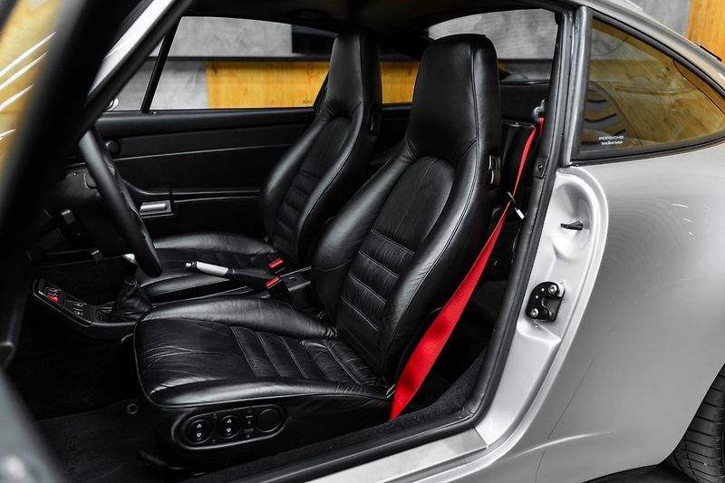 Porsche 911 Turbo - fotka 9 z 35