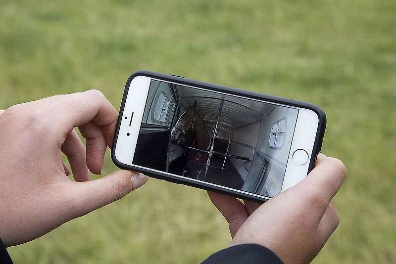 Land Rover vyvíjí kamerový systém, který umožní vidět skrz tažený přívěs nebo karavan.