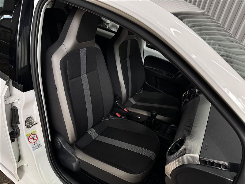Volkswagen up! 1.0CNG HIGHLINE 2XALU 52KM! - fotka 33 z 37