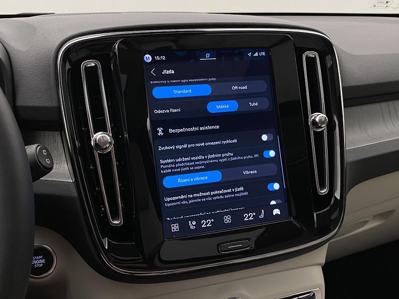 Volvo XC40 B4 DARK ULTRA AUT CZ - fotka 48 z 60