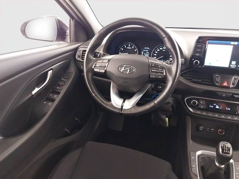 Hyundai i30 (2018) Go! 1.4 T-GDI, ČR,1.maj - fotka 7 z 27