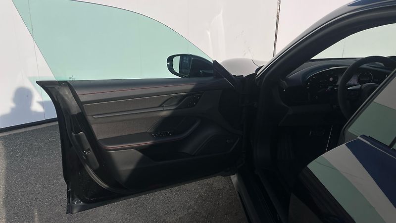 Porsche Taycan GTS - fotka 21 z 30