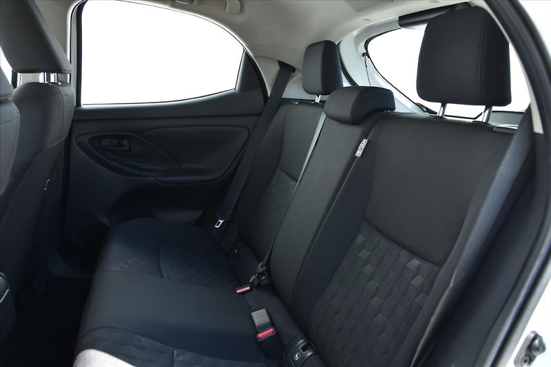 Toyota Yaris 1.5 HYBRID e-CVT A/T ACC - fotka 10 z 22