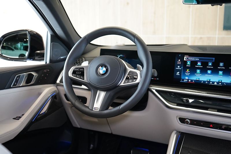 BMW X6 30d xDrive, Vzudch, Masáž - fotka 47 z 48