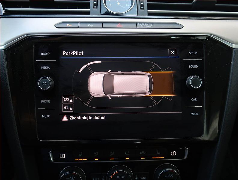 Volkswagen Passat (2018) 2.0 TDI, 4X4, Automat, Kůže - fotka 16 z 19
