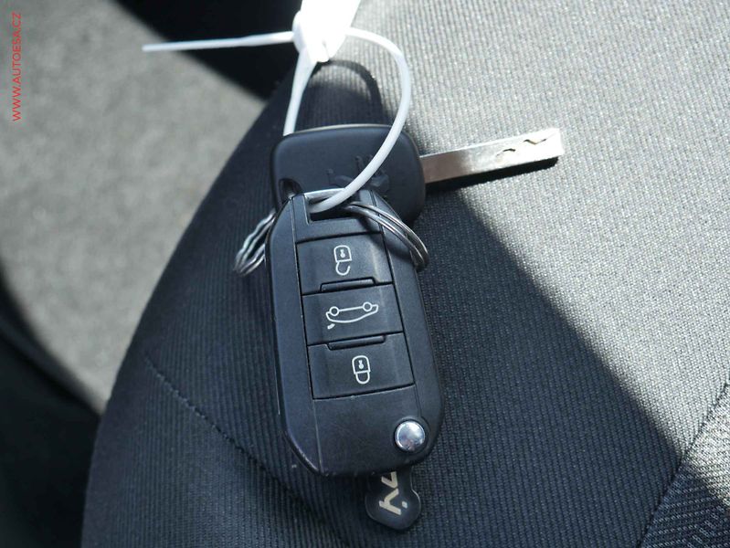 Peugeot 301 (2018) 1.2PT, ČR, Allure - fotka 16 z 16