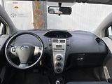 Toyota Yaris 1.3i, ČR, automat, klima - náhled 9