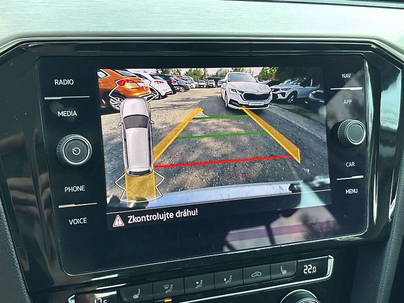 Volkswagen Passat (2020) Variant 2.0 TDI 4Motion DSG Al - fotka 13 z 27