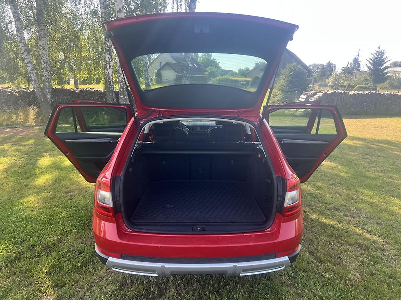 Škoda Octavia 2.0TDI 110KW,SCOUT,4x4,DSG,KůŽ - fotka 27 z 41