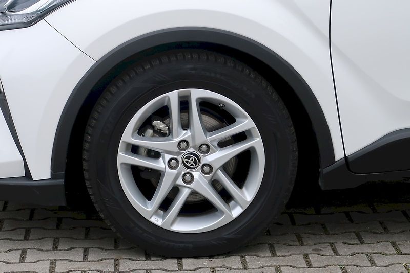 Toyota C-HR (2023) Comfort Business 1,8  Hybrid e - fotka 30 z 31