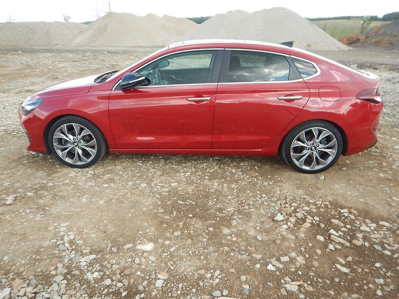 Hyundai i30 FASTBACK, 1.4 GDi TURBO, AUT - fotka 1 z 35