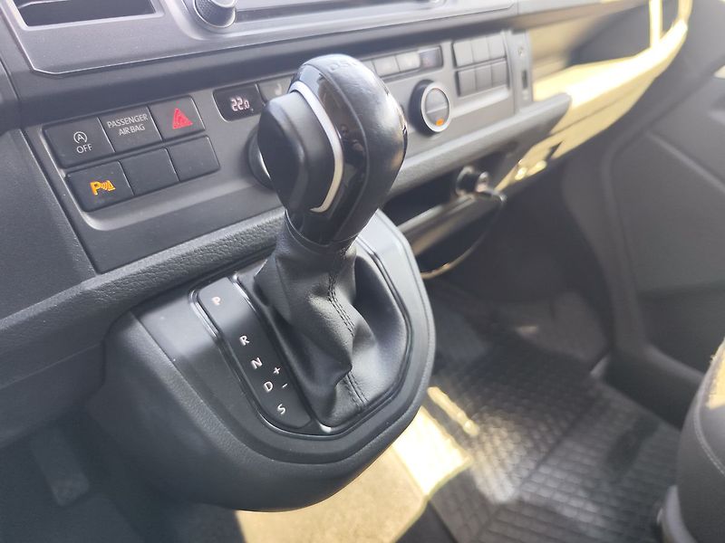 Volkswagen Caravelle 2.0 TDi/110kW Long ,DSG 8.míst - fotka 20 z 28