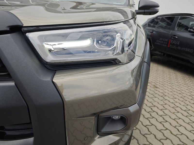 Toyota Hilux (2025) 2.8 D (204 k), 4x4 Invincible - fotka 3 z 18