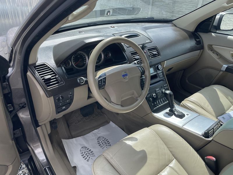 Volvo XC90 2.5TDi D5 200PS AWD R-DESIGN!! - fotka 101 z 180